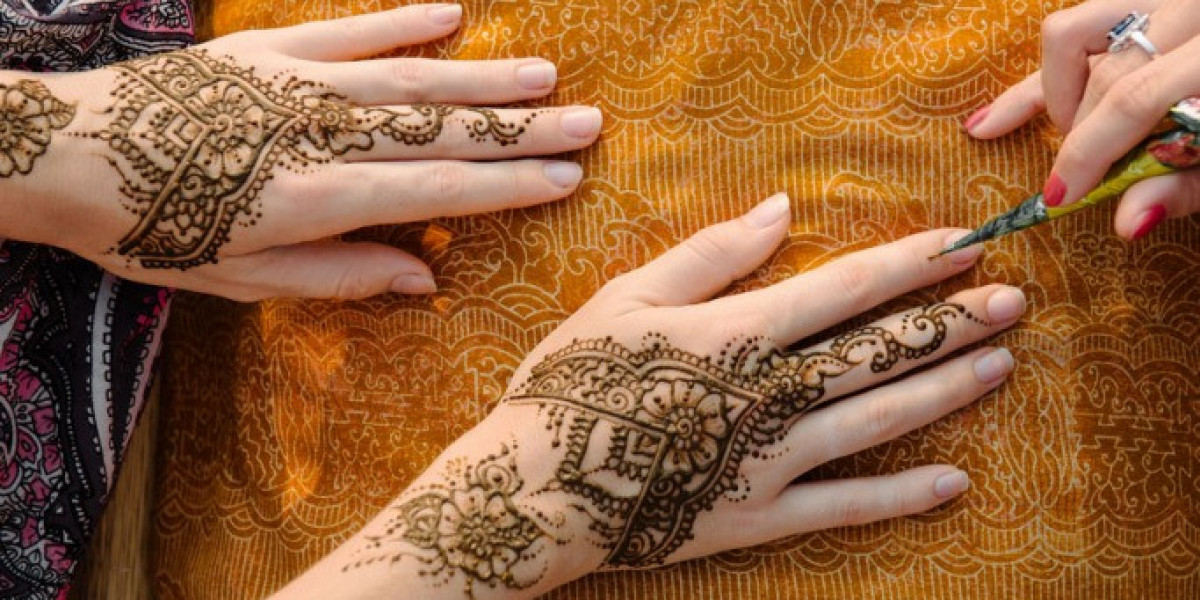 Spice Up Your Party with Stunning Henna Designs in Dubai | Party Henna Dubai