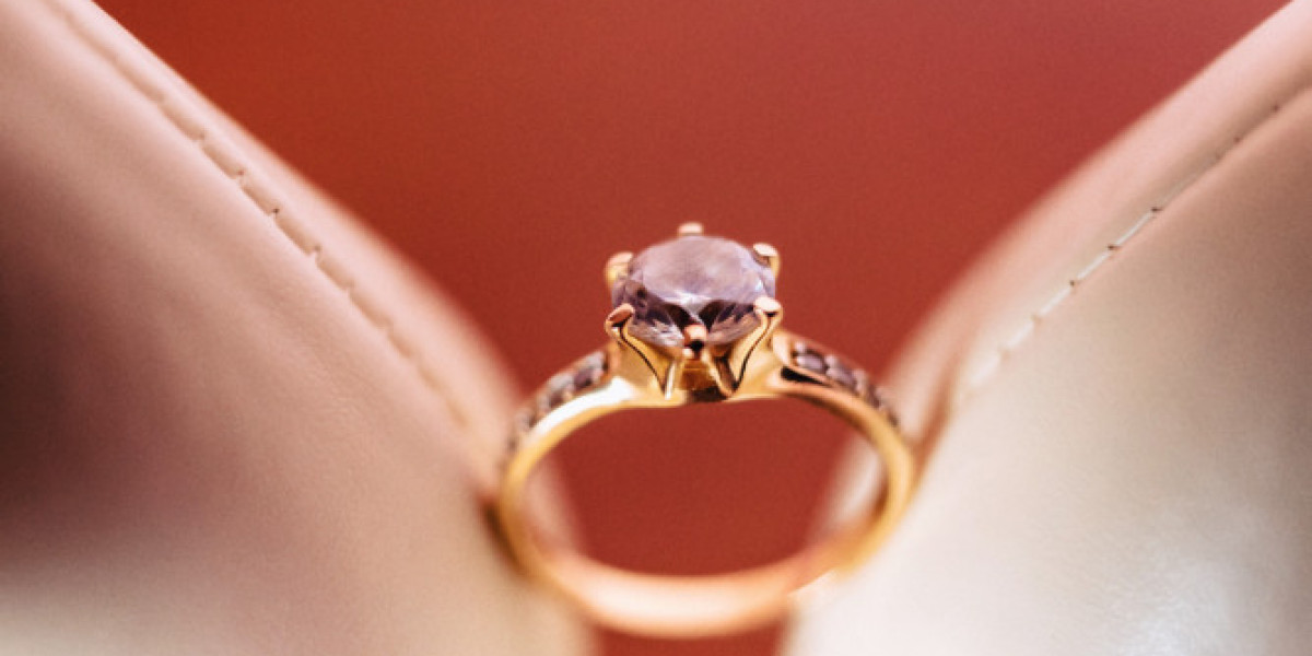 Top Reasons to Choose a Solitaire Ring for Your Engagement