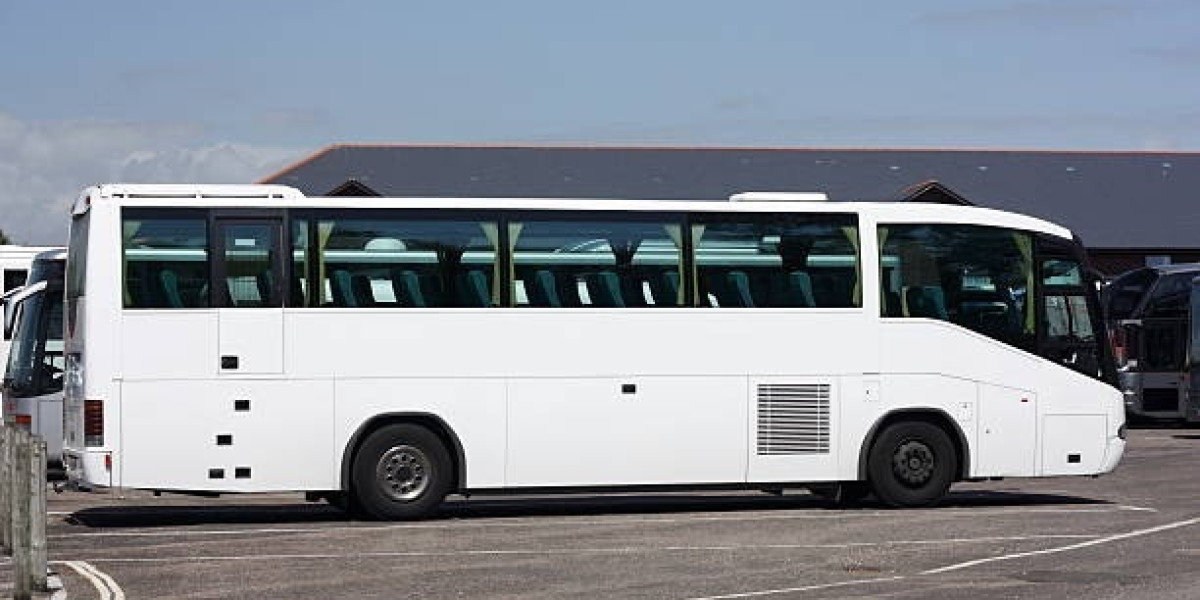 5 Top Reasons Why Minibus and Coach Hire in Liverpool is the Best Choice for Your Group Travel