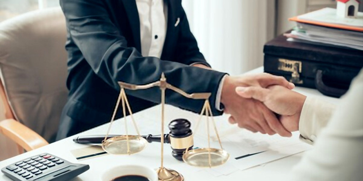 How Commercial Lawyers Assist with Mergers and Acquisitions