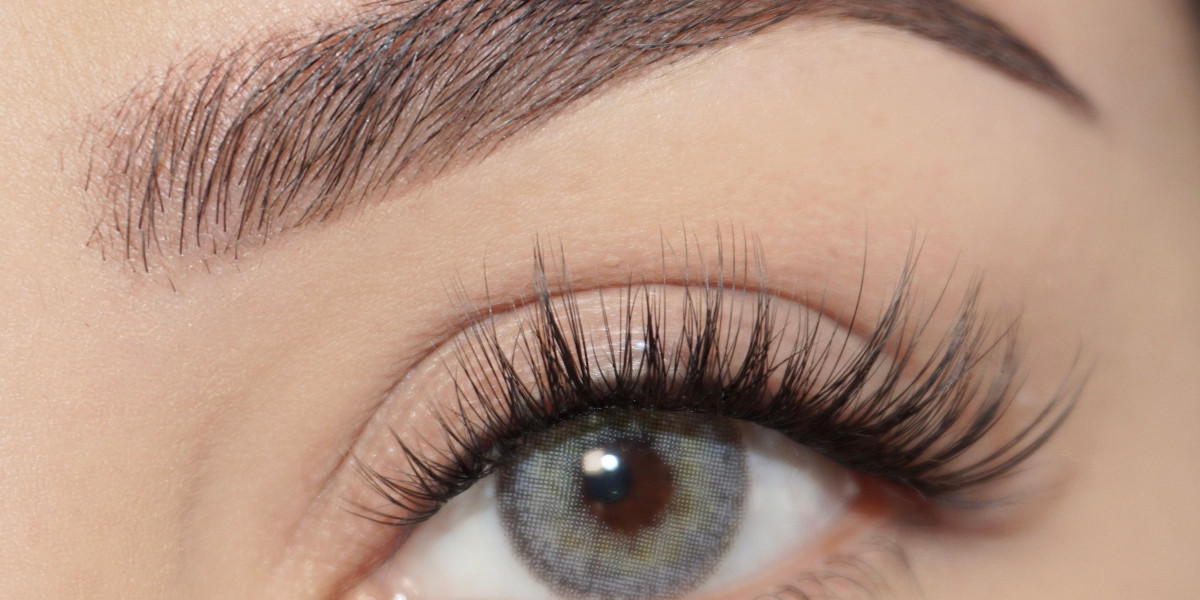 The Science Behind Eyelash Extensions: How Safe Are They in Islamabad?