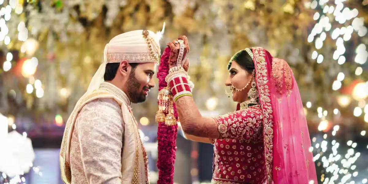 Book the Best Wedding Photographers in Noida for Stunning Wedding Albums