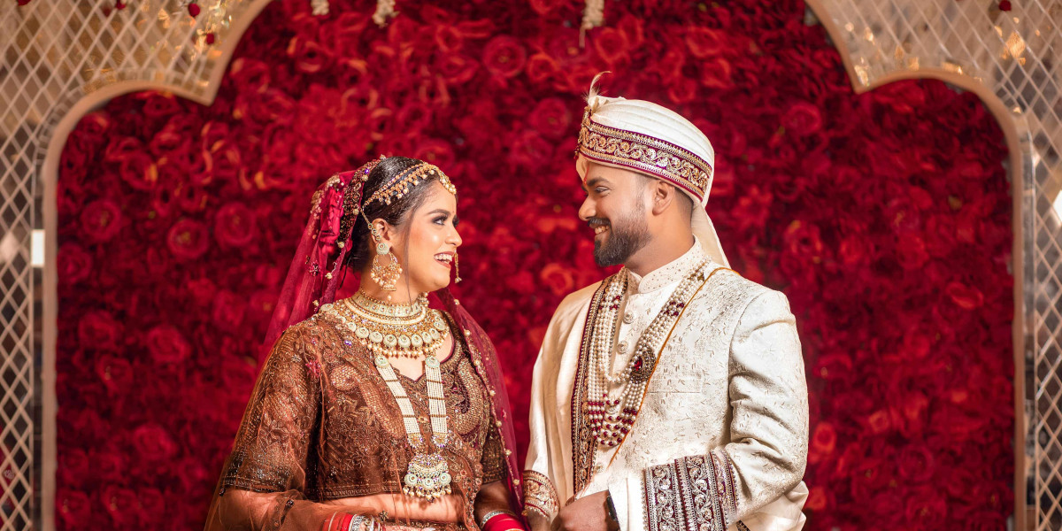 Book the Best Wedding Photographers in Noida for Stunning Wedding Albums