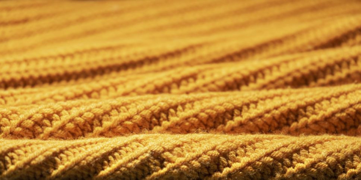 Why Do UK Homeowners Prefer Wool Upholstery Fabric for Sofas and Chairs