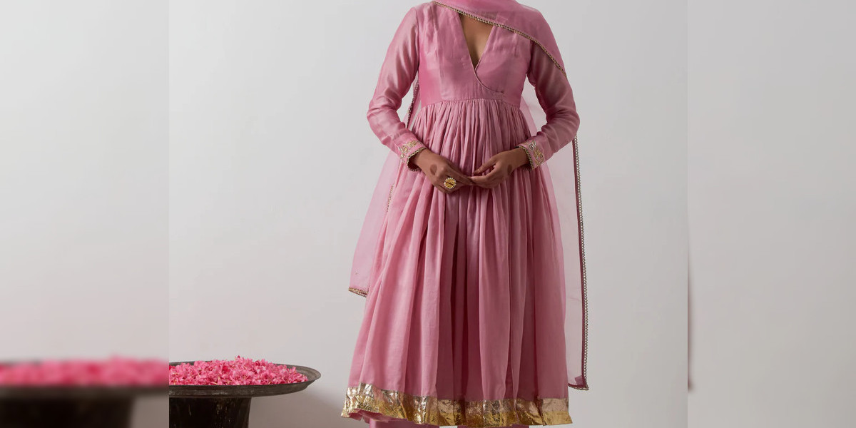 Discover the Charm of an Anarkali Kurta Set – A Style Statement at Vinusto