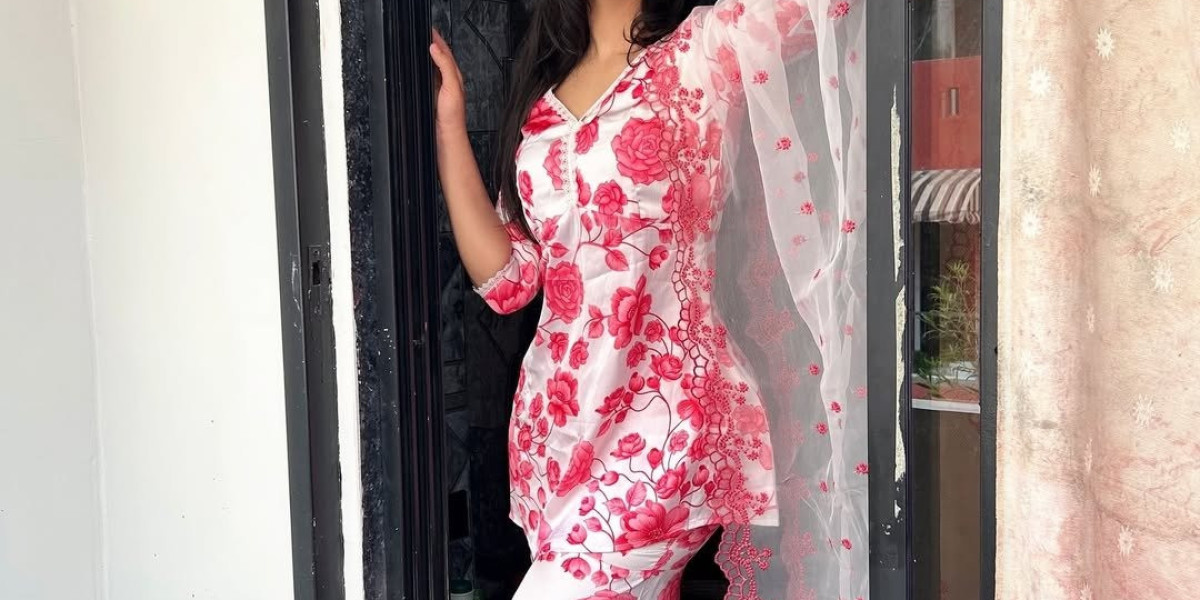 Why do travellers from around the world rely on Turkey Escorts services for their private tours?